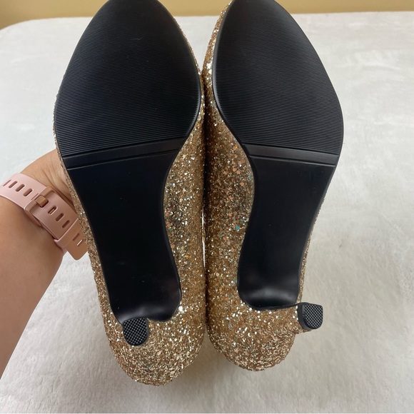 ❤️❤️New in Box - Sparkly Gold Kitten Heel Mary Jane Pumps, Adjustable Buckle - Picture 7 of 11